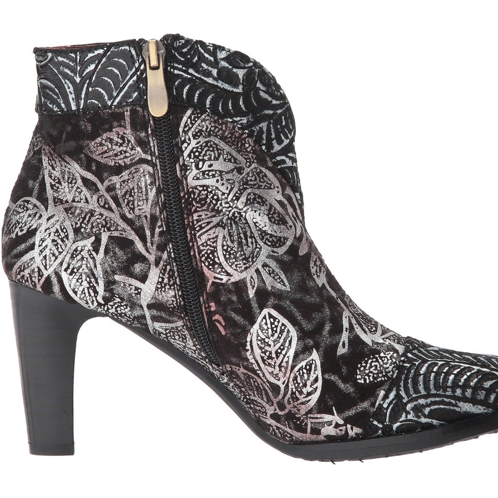 L'ARTISTE LIDIA BOOTIE